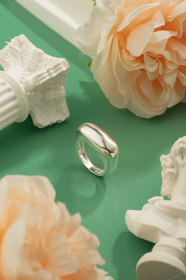 Serenity Band - aMinimalist sterling silver ring inspired by celestial lightArgente Jewelry