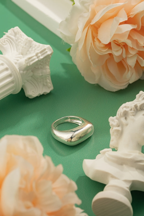 925 silver Halo Band Ring from Argenté’s Minimal Collection

