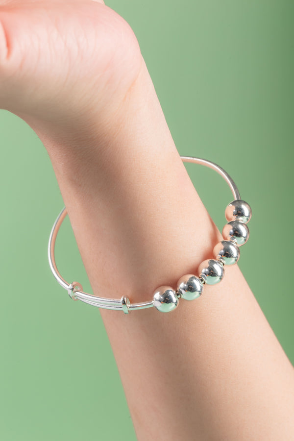 Star-inspired sterling silver bangle – A meaningful piece that reflects the universe within you