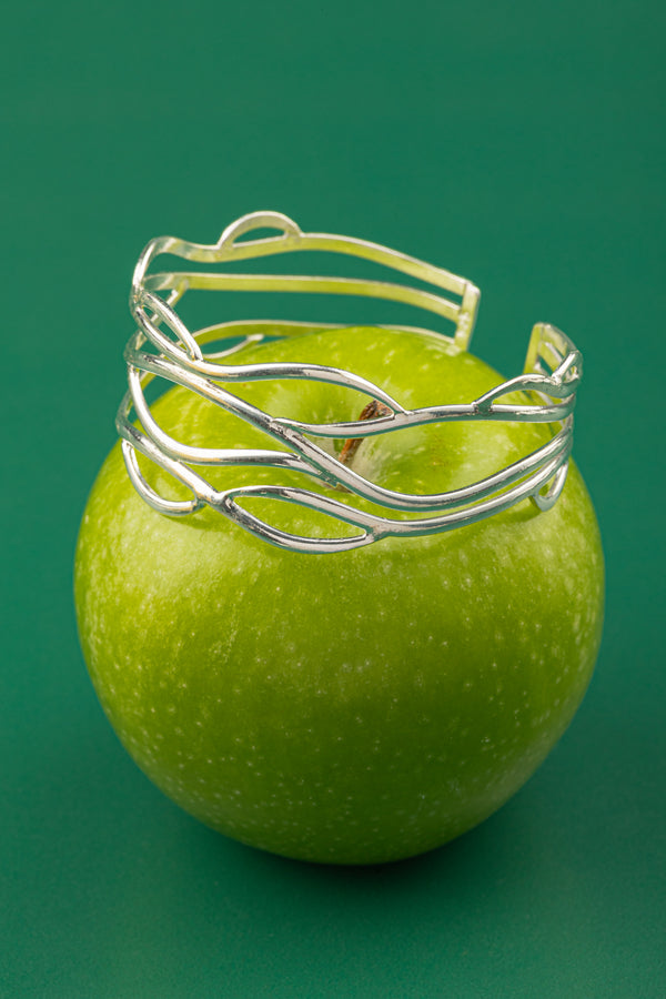 Minimalist boho-chic jewelry – The Silver Willow Cuff reflects movement, resilience, and effortless sophistication
