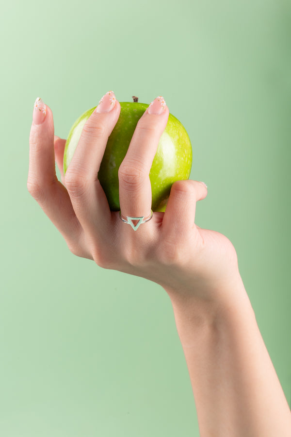 Architectural silver ring with three-pointed design