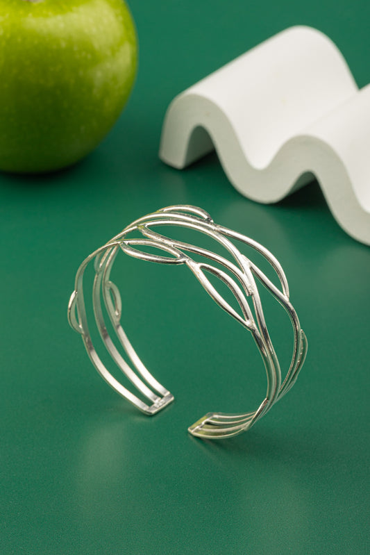 Argenté Jewelry’s handcrafted silver willow cuff bracelet – Inspired by nature’s rhythm and organic balanc