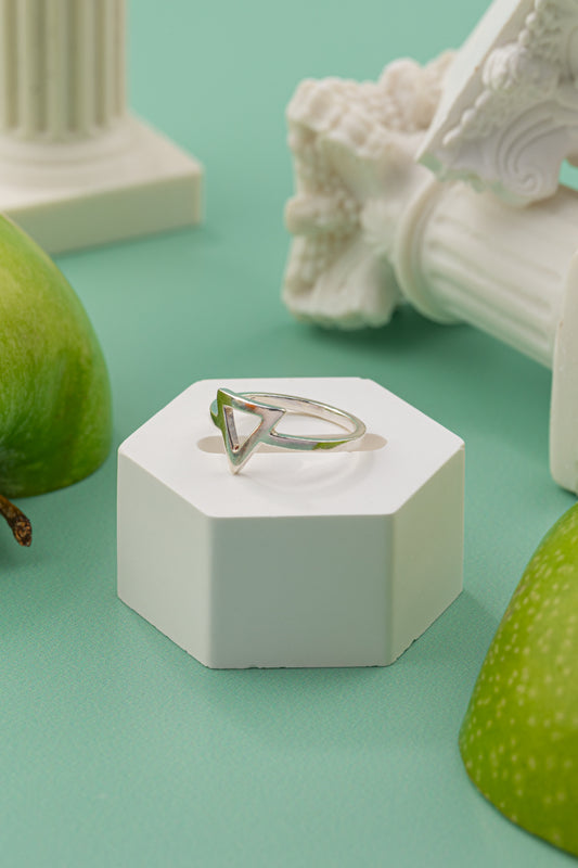 Edge Triad Ring – stylish geometric accessory in sterling silver